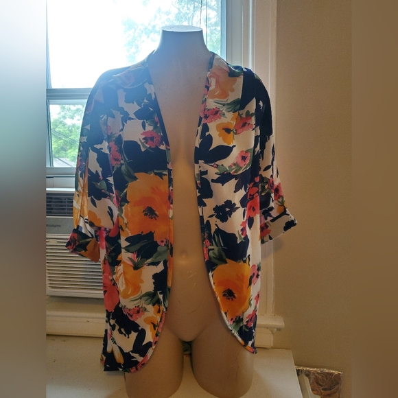 TeenBell Floral Sleeved Cover up - Picture 2 of 5